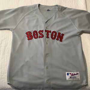 Boston Red Sox authentic team shirt. (Garciapara)
